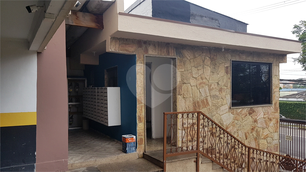 APARTAMENTO em VILA LEONOR