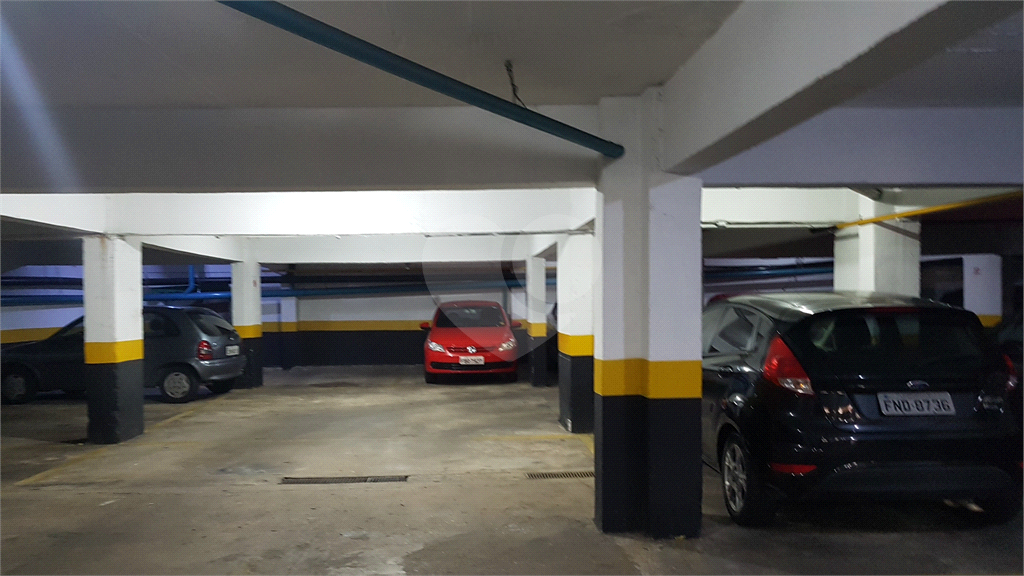 APARTAMENTO em VILA LEONOR