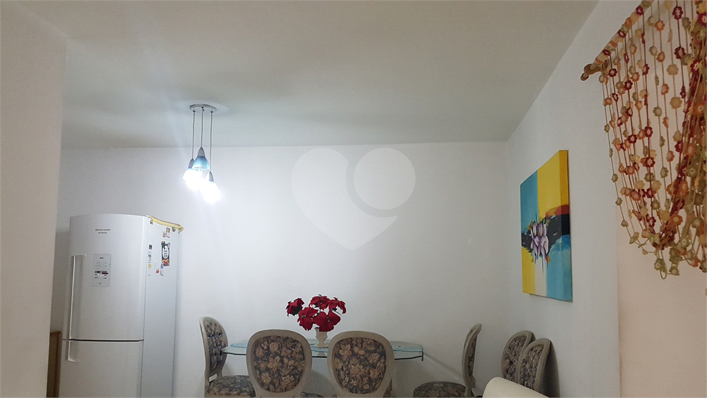 APARTAMENTO em VILA LEONOR