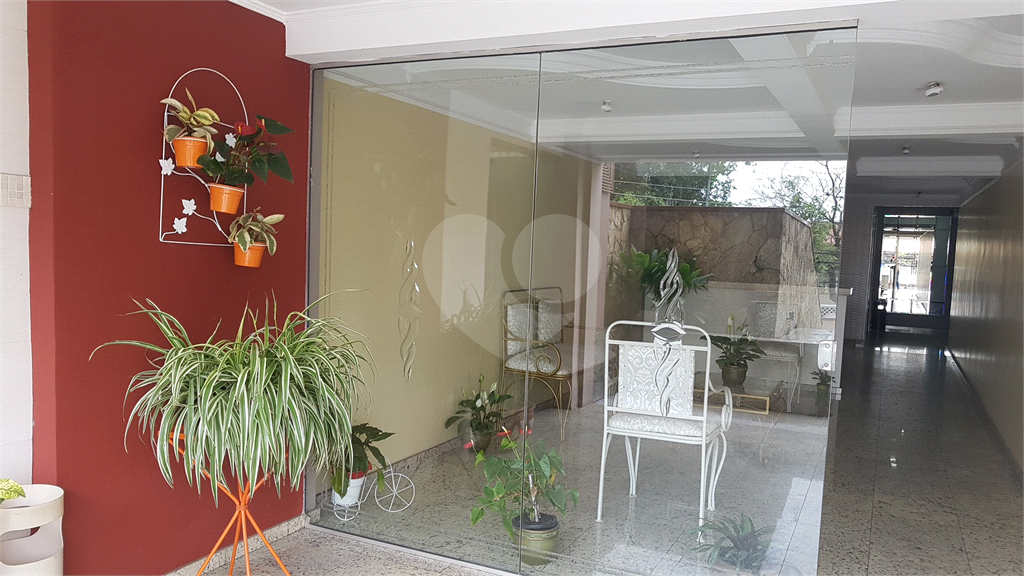 APARTAMENTO em VILA LEONOR