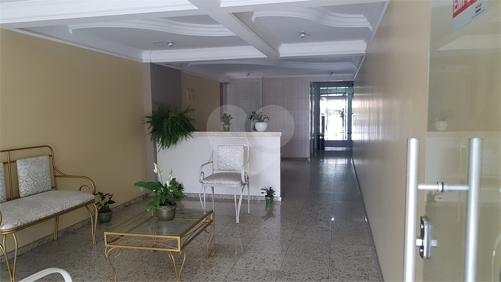 APARTAMENTO em VILA LEONOR