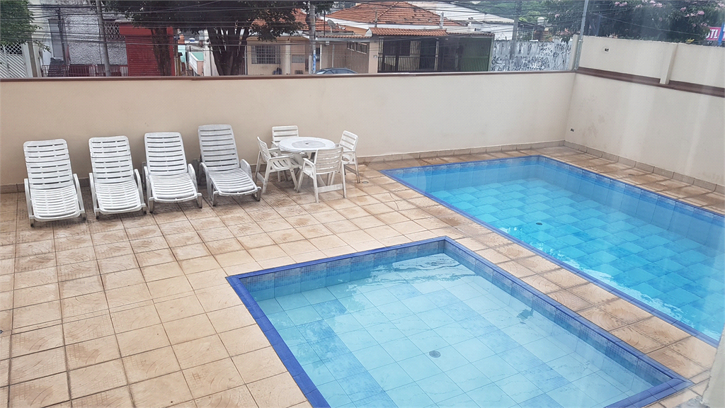 APARTAMENTO em VILA LEONOR