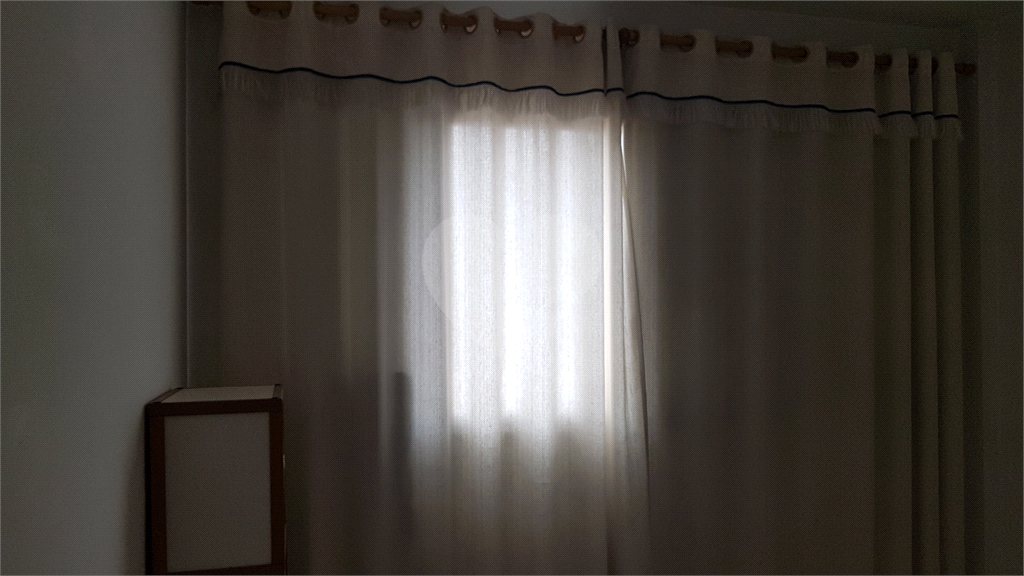 APARTAMENTO em VILA LEONOR