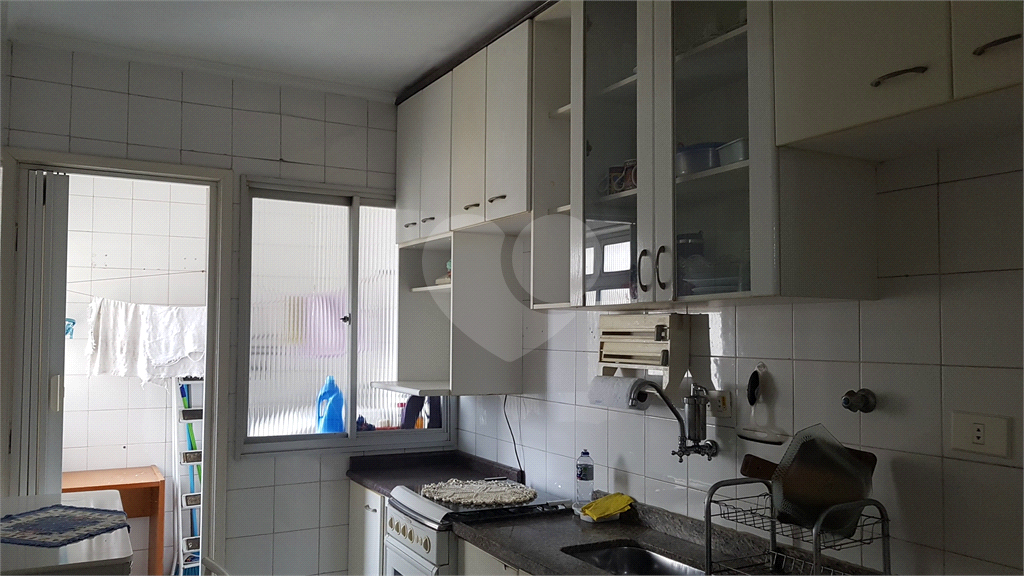 APARTAMENTO em VILA LEONOR