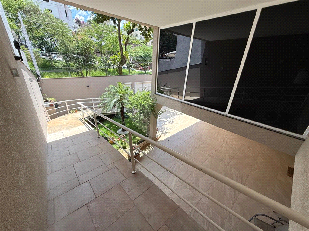 Bela casa assobradada, no bairro Jardim Franca próximo a Padaria Paris!
