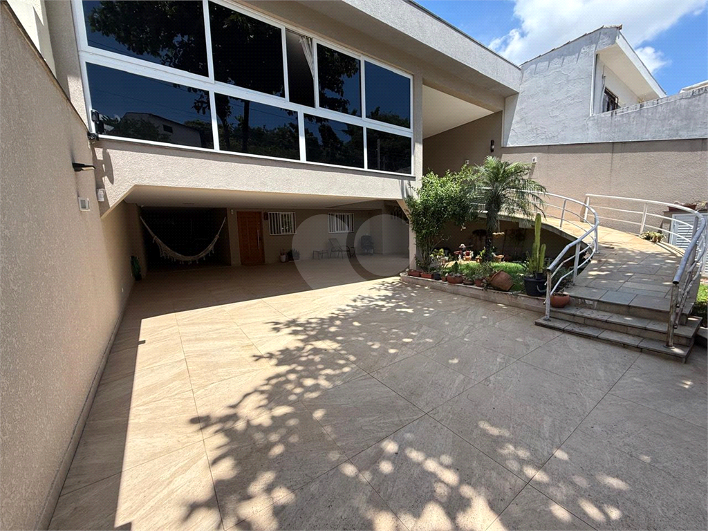 Bela casa assobradada, no bairro Jardim Franca próximo a Padaria Paris!