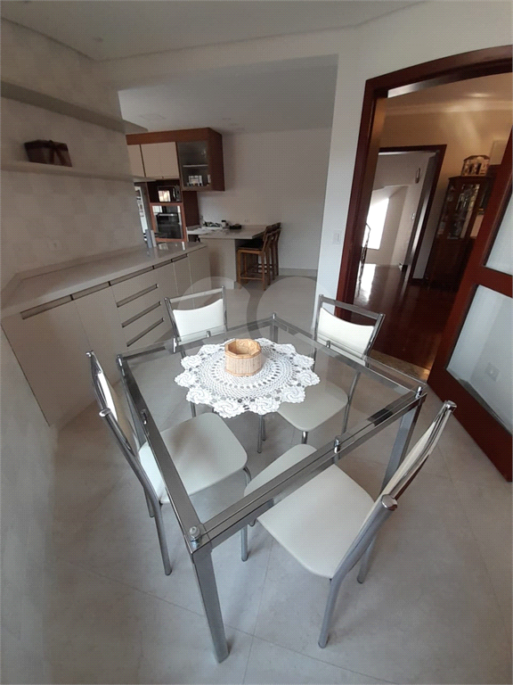 3 AMPLAS SUITES MAIS ECRITORIO MUITO VERDE E AMPLO QUINTAL