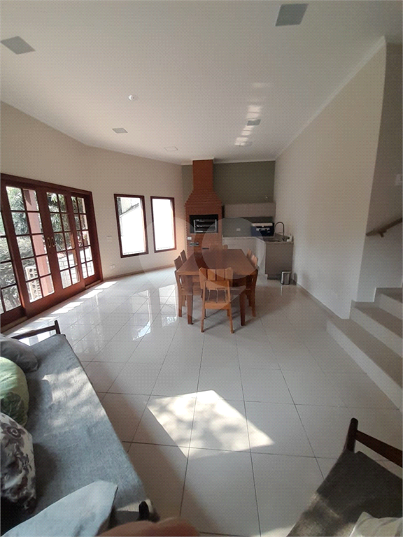 3 AMPLAS SUITES MAIS ECRITORIO MUITO VERDE E AMPLO QUINTAL