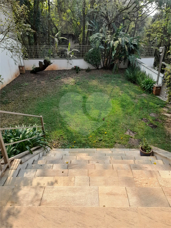3 AMPLAS SUITES MAIS ECRITORIO MUITO VERDE E AMPLO QUINTAL