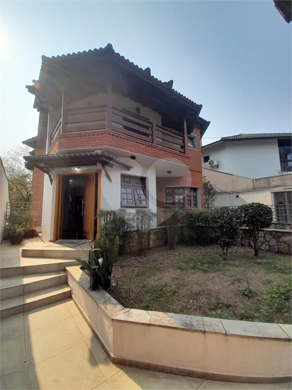 3 AMPLAS SUITES MAIS ECRITORIO MUITO VERDE E AMPLO QUINTAL
