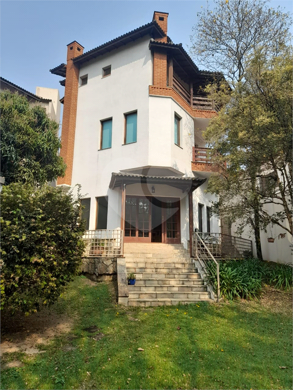 3 AMPLAS SUITES MAIS ECRITORIO MUITO VERDE E AMPLO QUINTAL