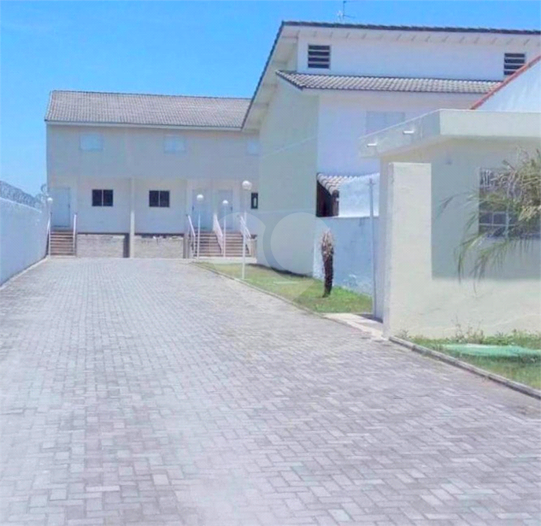Lindo sobrado localizado em Itaquaquecetuba