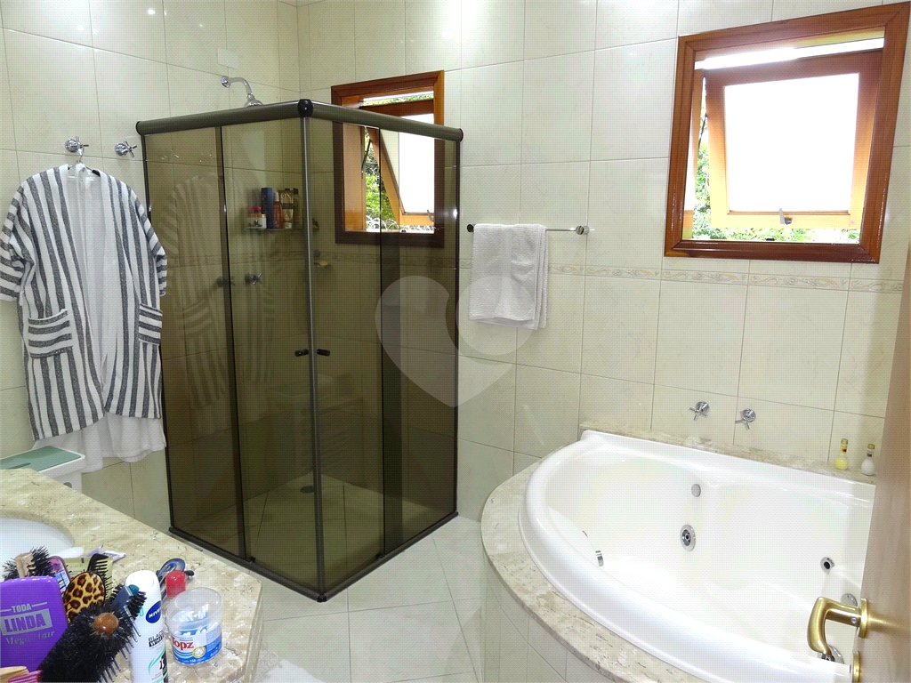 Sobrado com piscina no Horto
