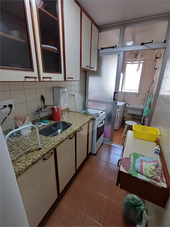 1 dormitório e sala com varanda. 1 vaga.