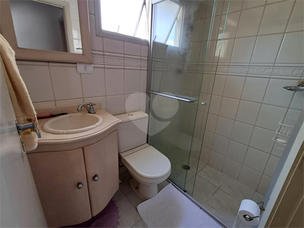 1 dormitório e sala com varanda. 1 vaga.