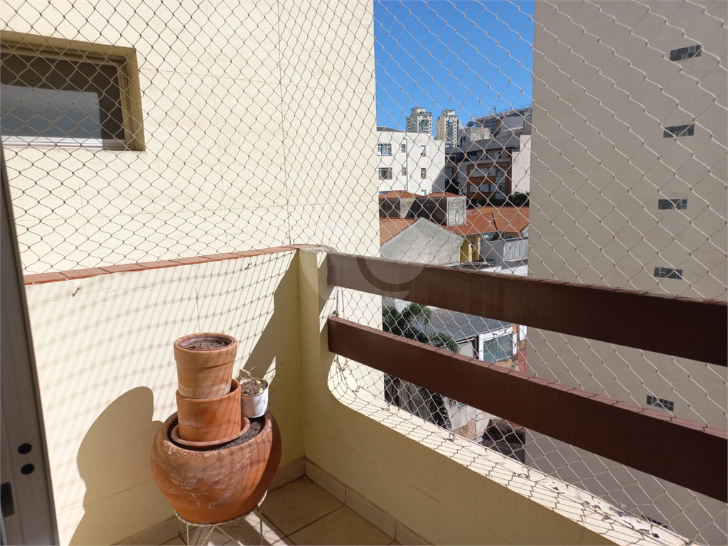 1 dormitório e sala com varanda. 1 vaga.