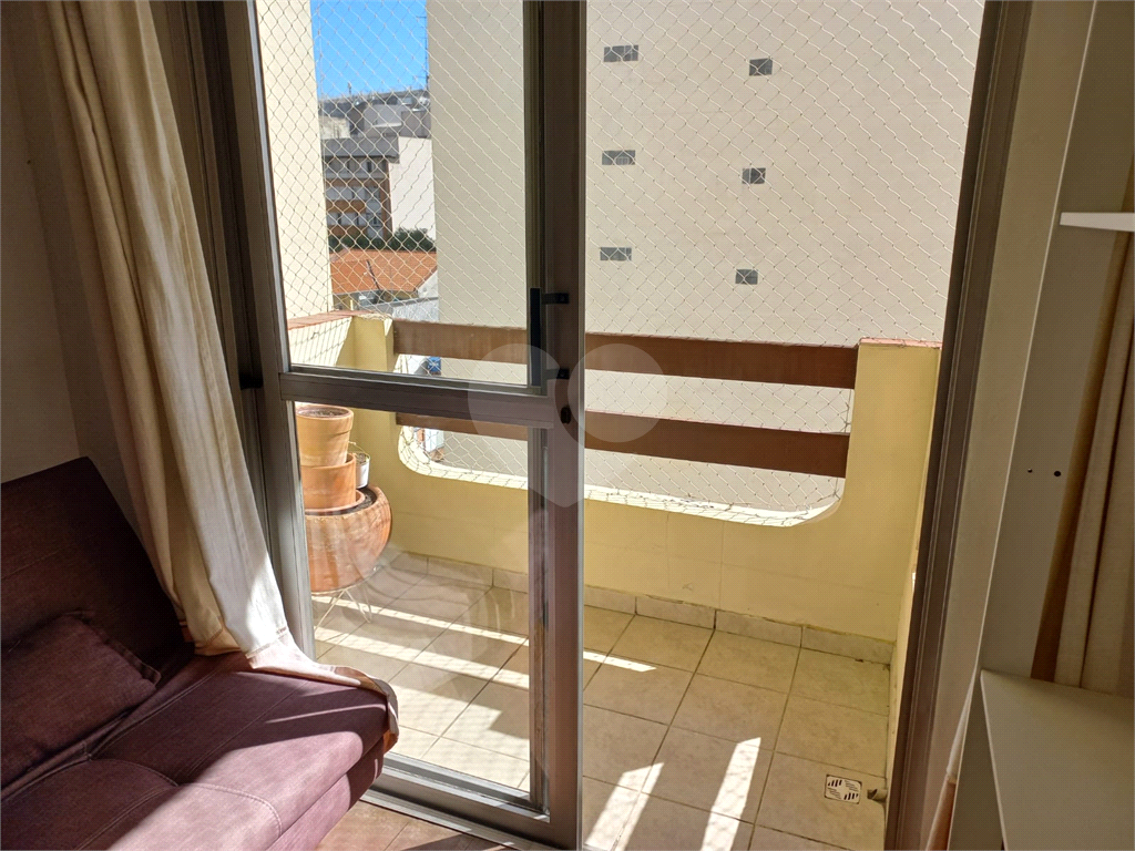 1 dormitório e sala com varanda. 1 vaga.