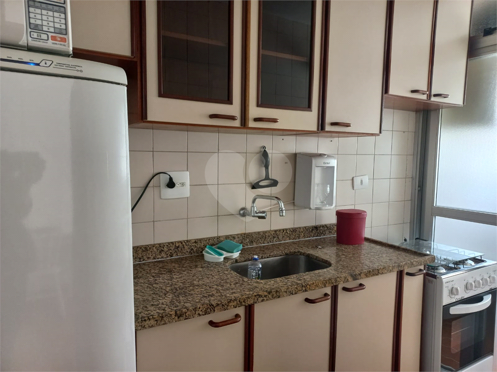 1 dormitório e sala com varanda. 1 vaga.