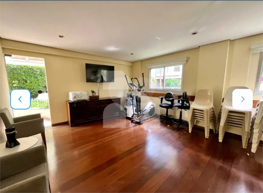 1 dormitório e sala com varanda. 1 vaga.