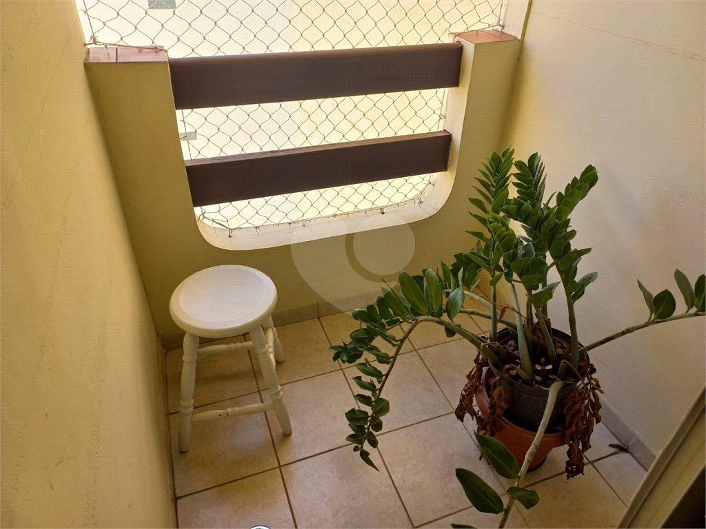 1 dormitório e sala com varanda. 1 vaga.