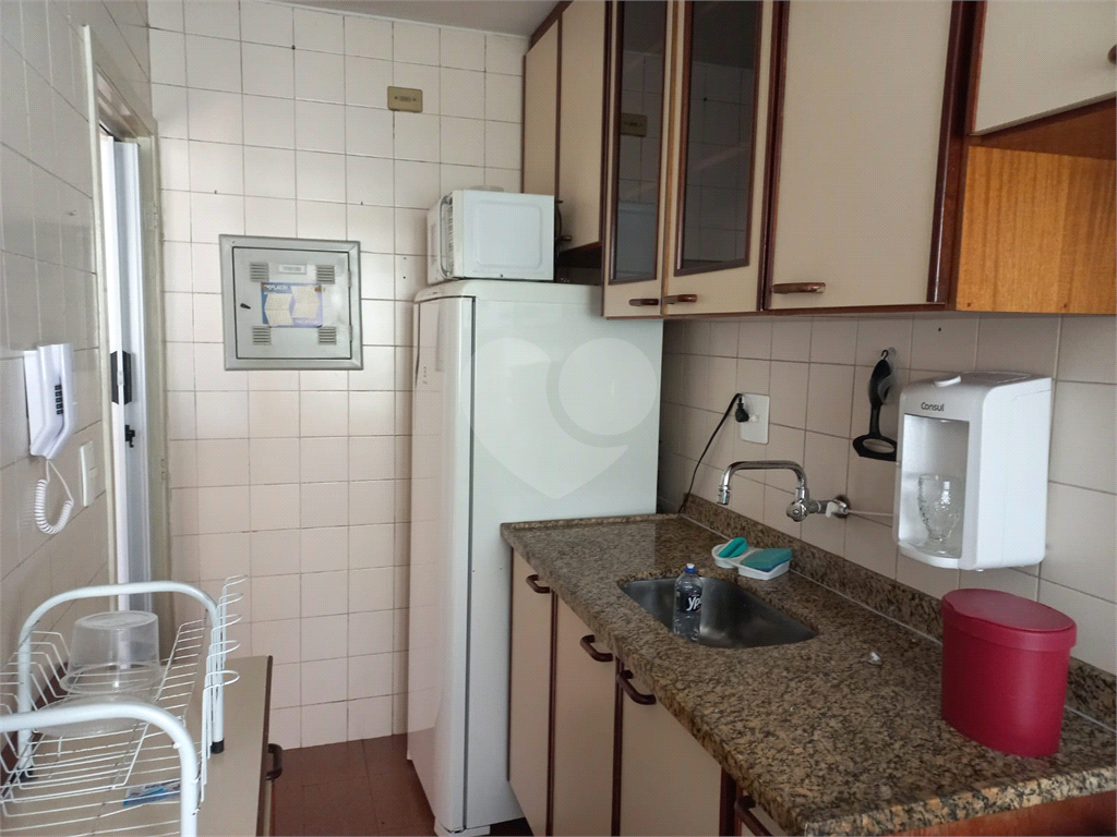 1 dormitório e sala com varanda. 1 vaga.