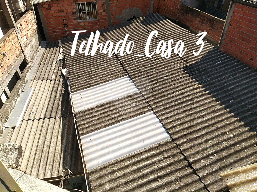 Terreno com 3 casas construídas no Jaraguá