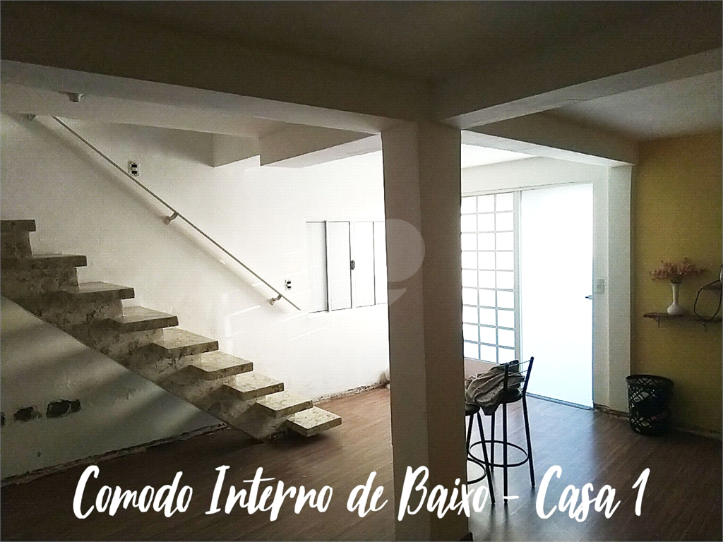 Terreno com 3 casas construídas no Jaraguá