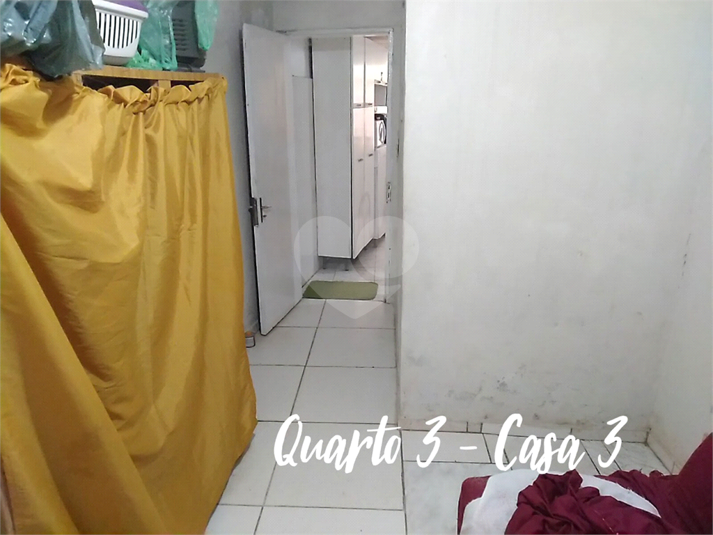 Terreno com 3 casas construídas no Jaraguá