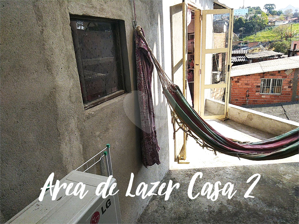 Terreno com 3 casas construídas no Jaraguá