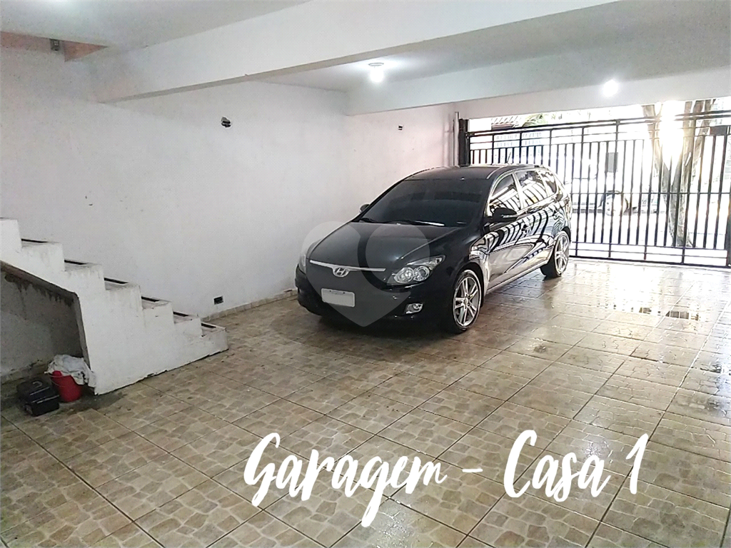 Terreno com 3 casas construídas no Jaraguá
