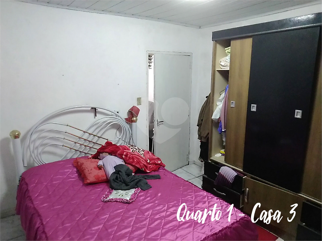 Terreno com 3 casas construídas no Jaraguá