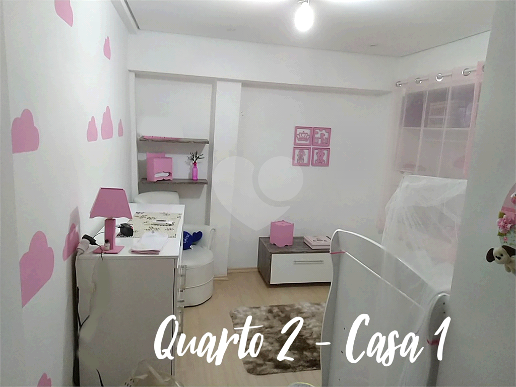 Terreno com 3 casas construídas no Jaraguá