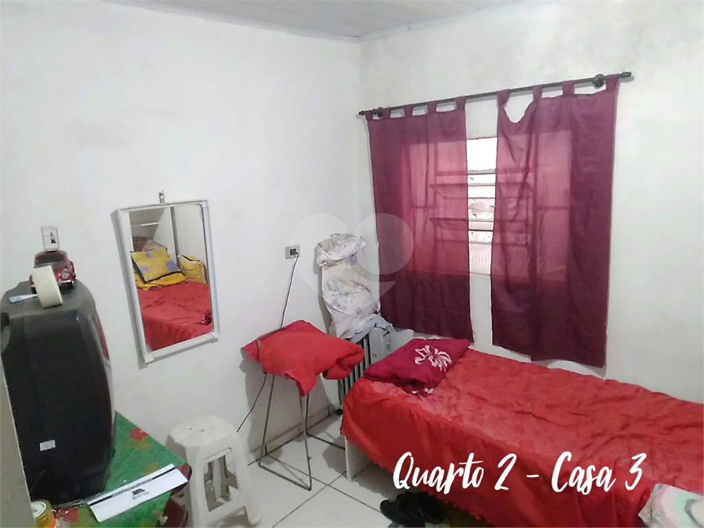 Terreno com 3 casas construídas no Jaraguá