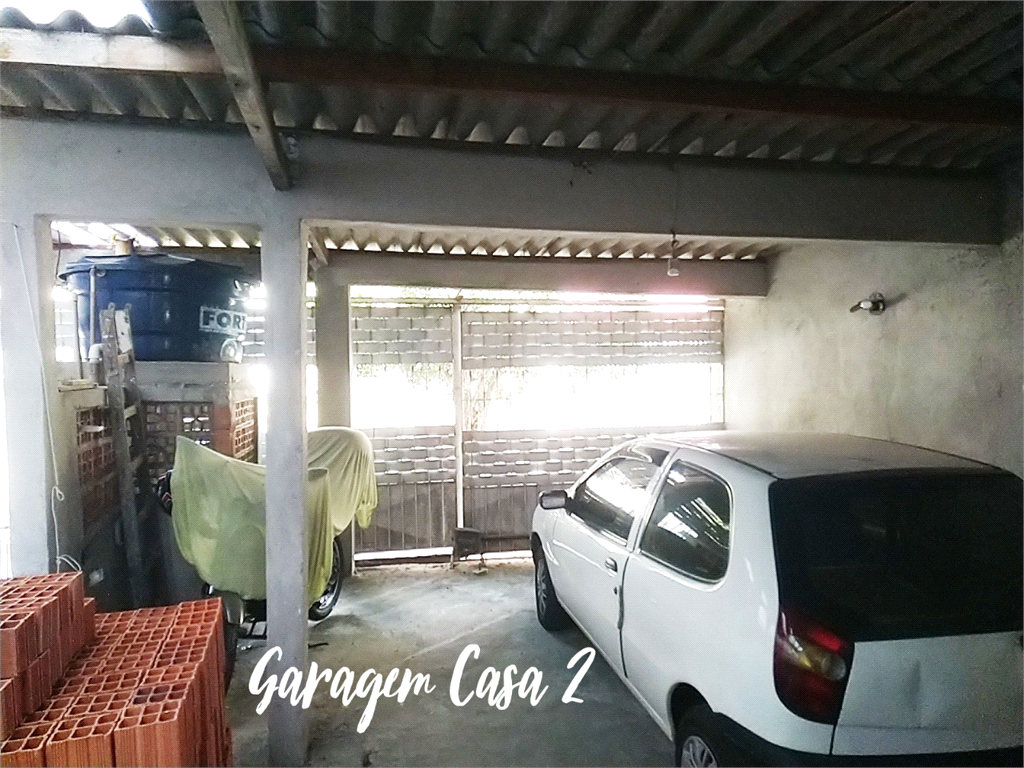 Terreno com 3 casas construídas no Jaraguá