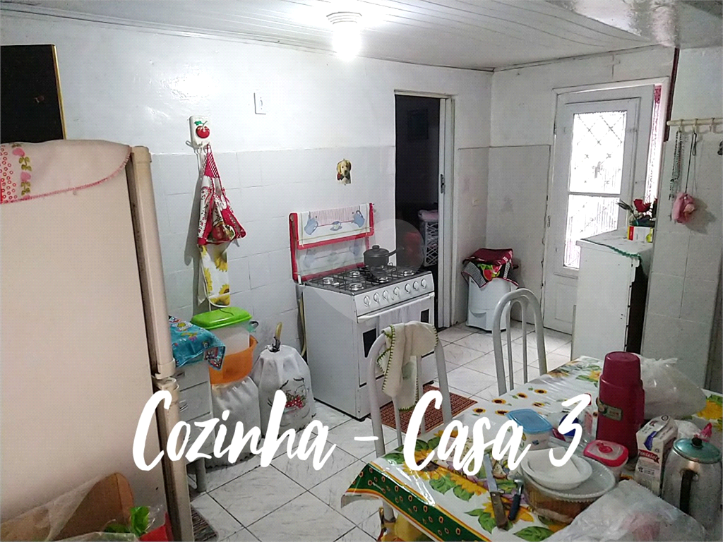 Terreno com 3 casas construídas no Jaraguá