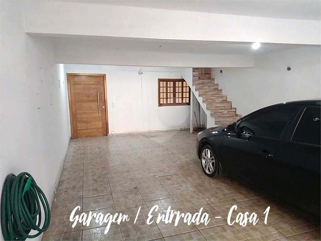 Terreno com 3 casas construídas no Jaraguá