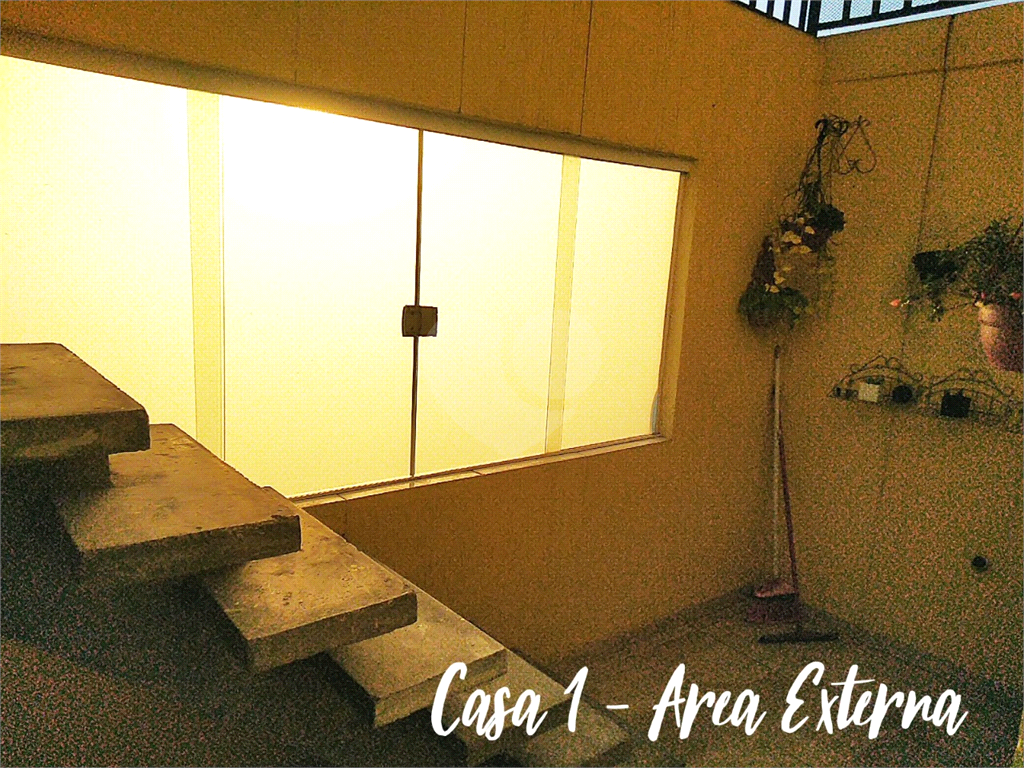 Terreno com 3 casas construídas no Jaraguá
