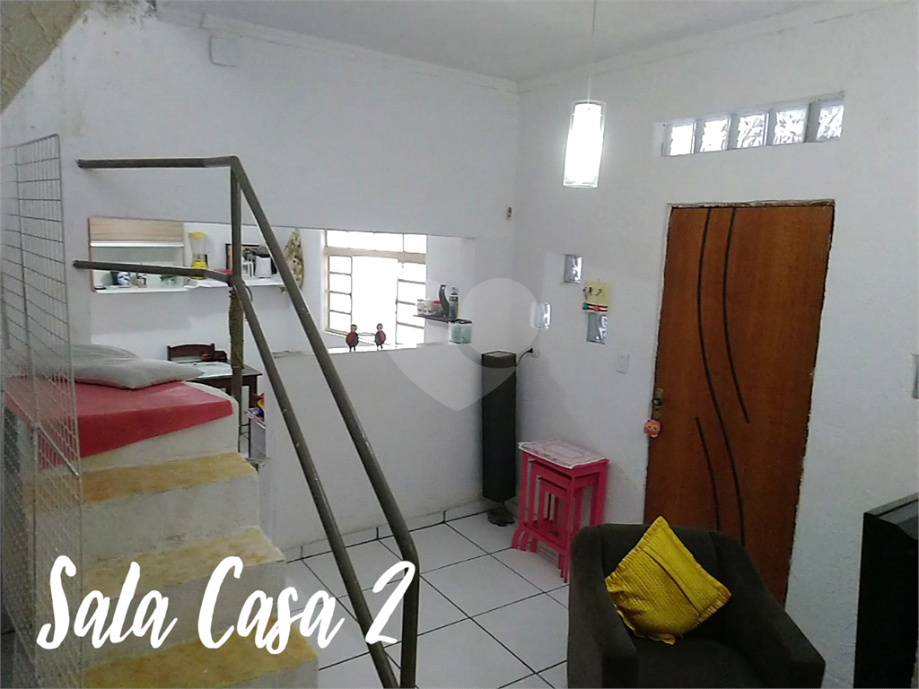 Terreno com 3 casas construídas no Jaraguá