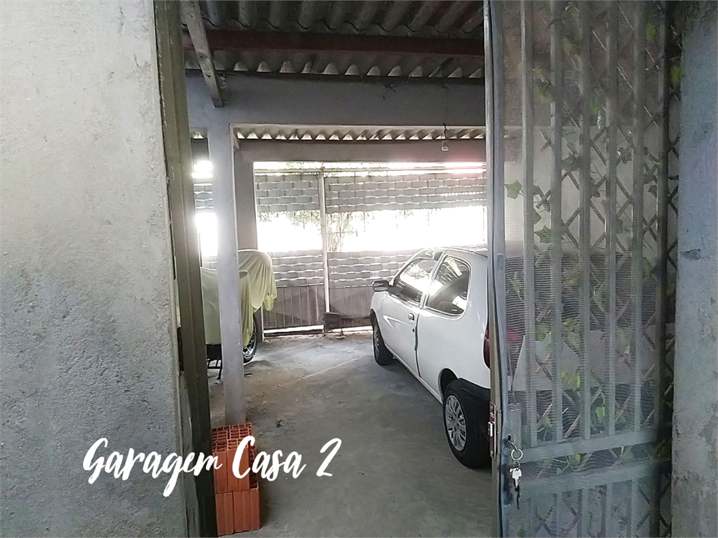 Terreno com 3 casas construídas no Jaraguá