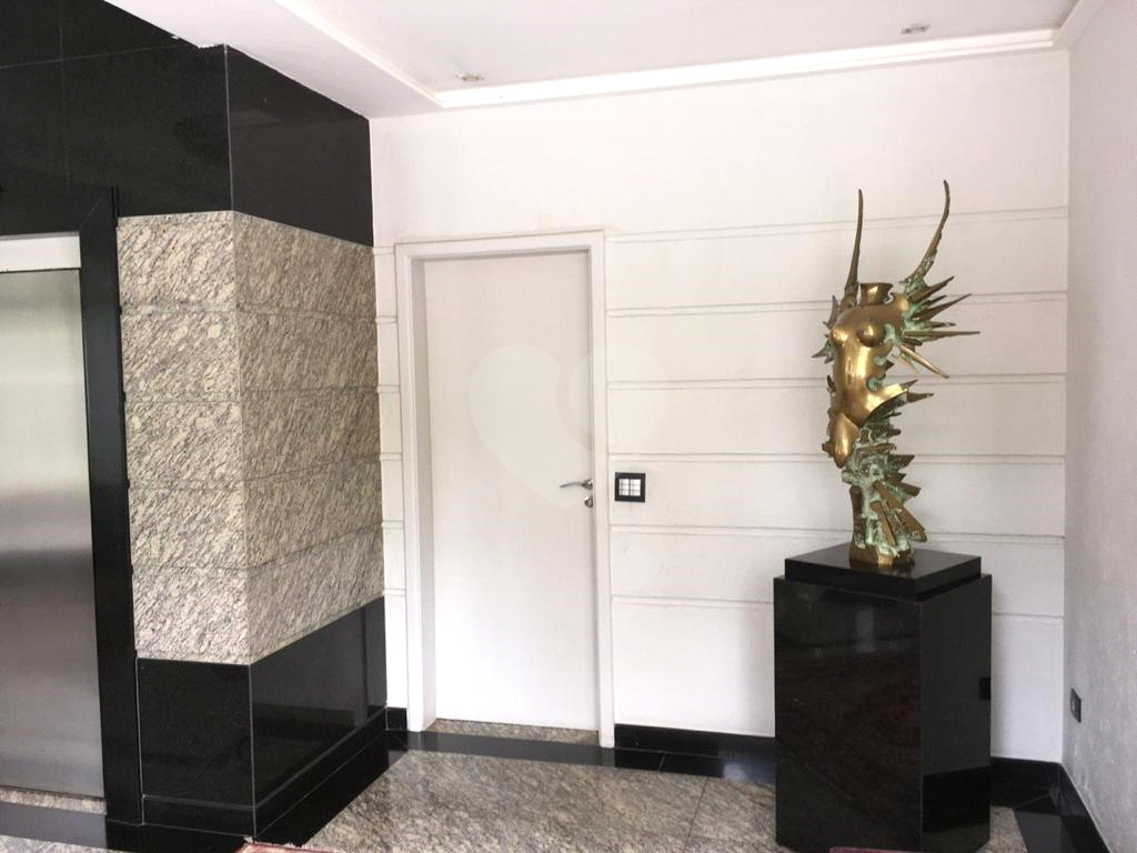 APARTAMENTO em MORUMBI