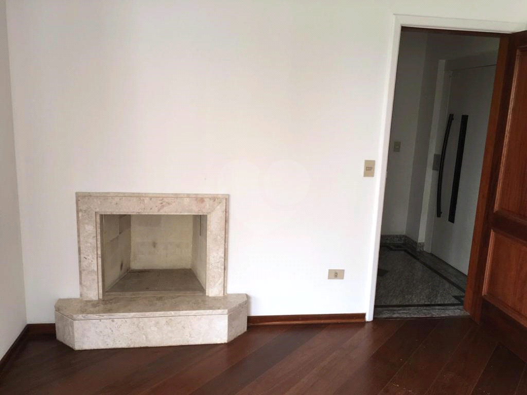 APARTAMENTO em MORUMBI