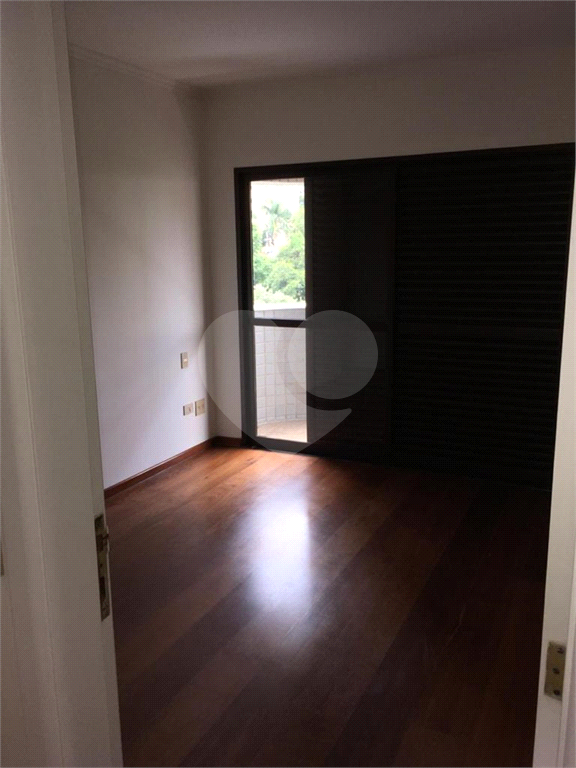 APARTAMENTO em MORUMBI