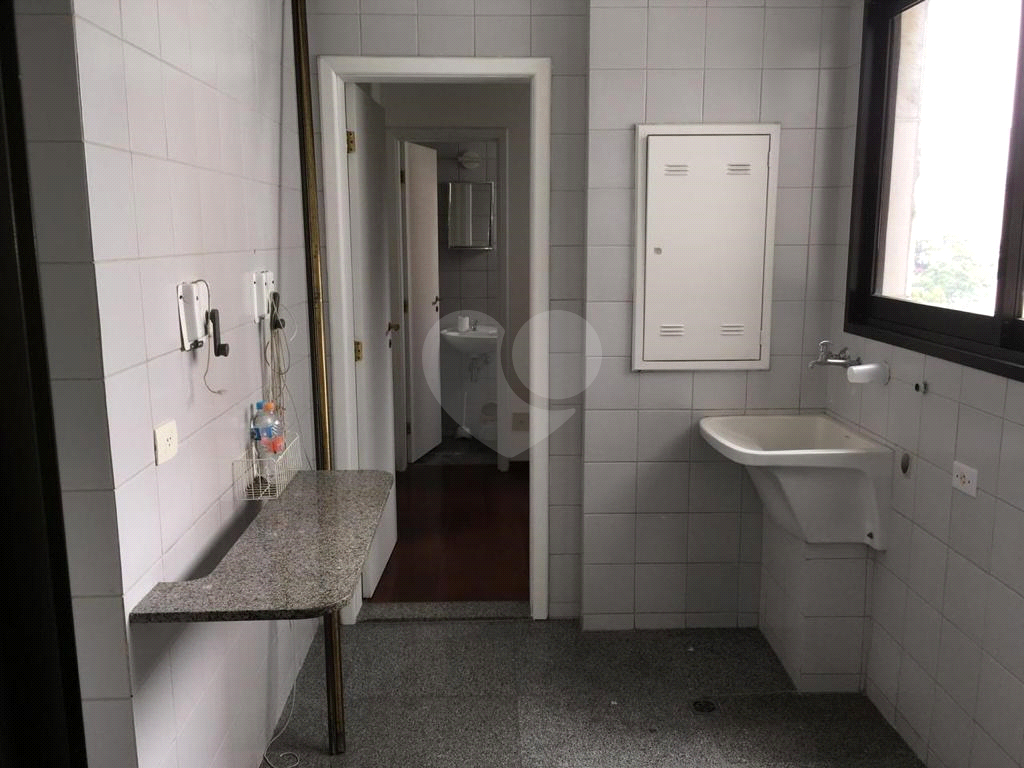 APARTAMENTO em MORUMBI