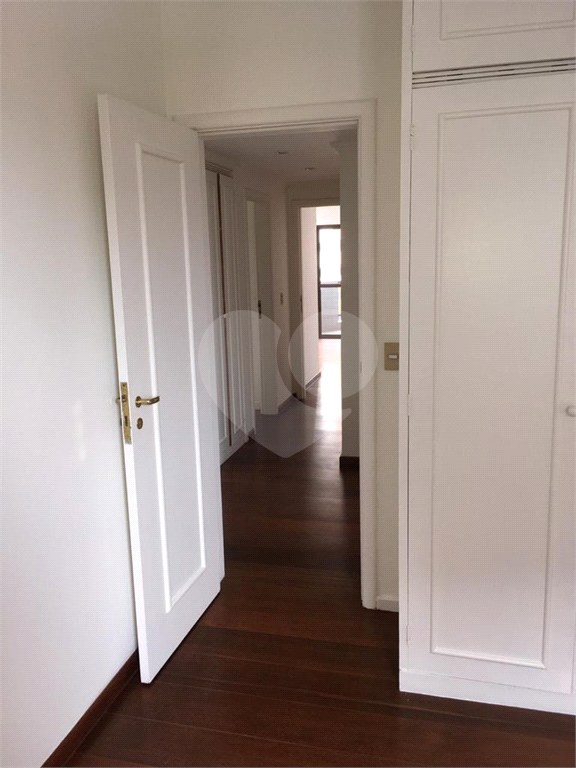APARTAMENTO em MORUMBI