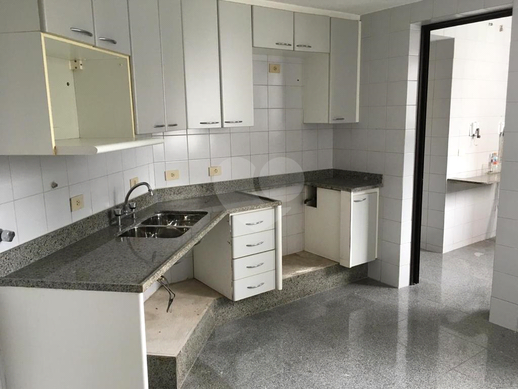 APARTAMENTO em MORUMBI