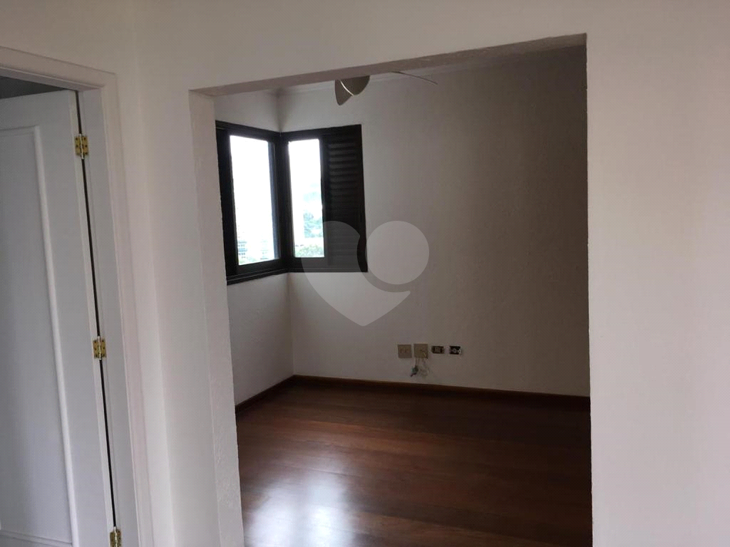 APARTAMENTO em MORUMBI