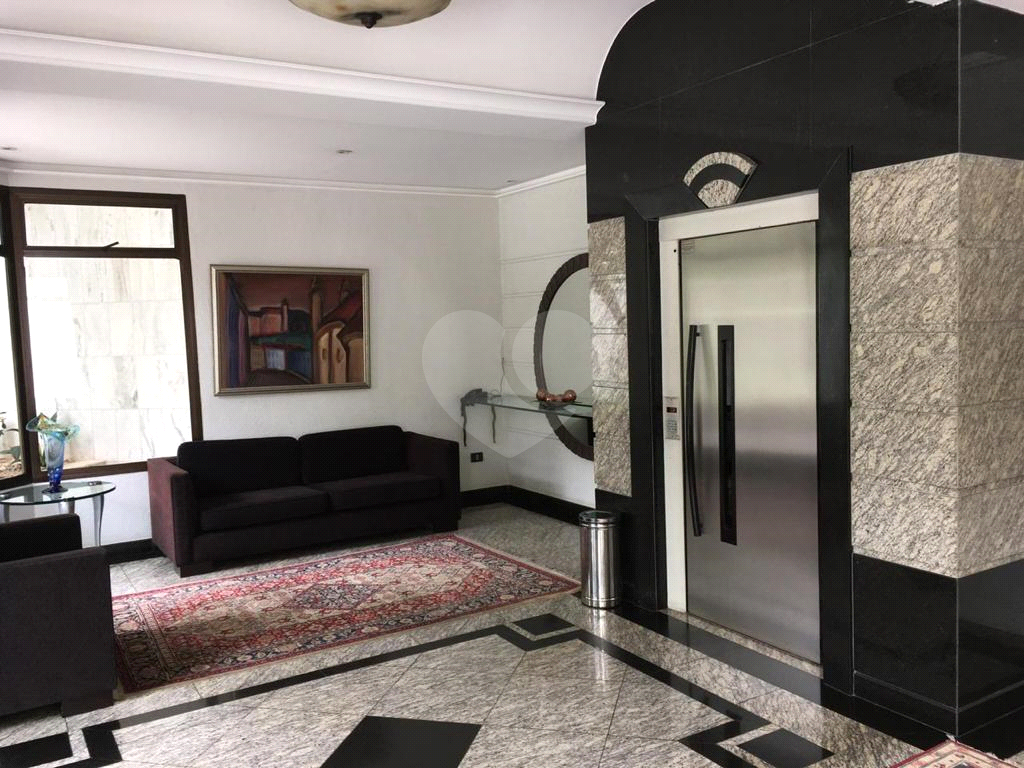 APARTAMENTO em MORUMBI