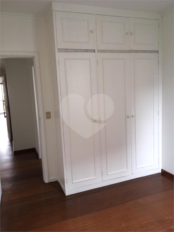 APARTAMENTO em MORUMBI