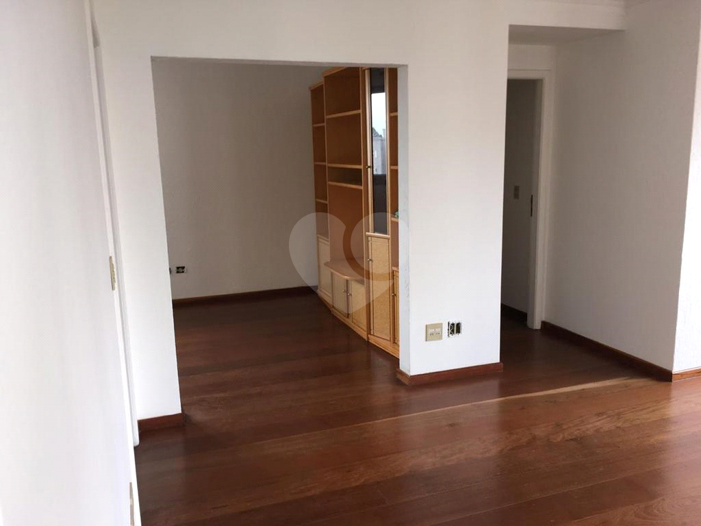 APARTAMENTO em MORUMBI
