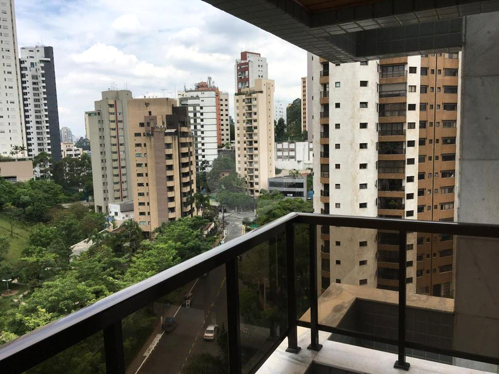 APARTAMENTO em MORUMBI